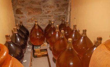 Albariño private wine tour wine aging glass containers