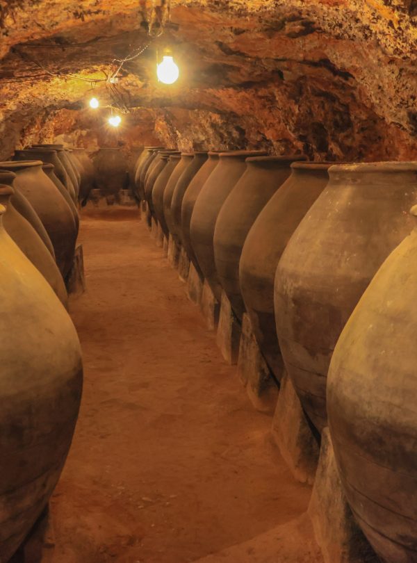 Colmebar de Oreja Caves