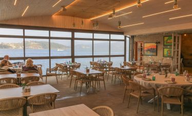 Restaurant with views over the sea in Combarro