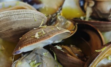 Clams with olive oil