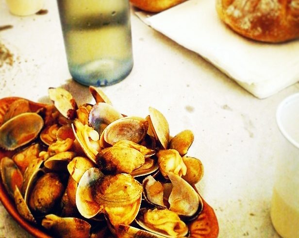 clams and Albariño